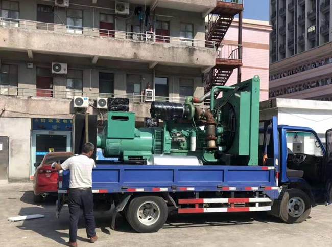 柬埔寨客戶采購(gòu)的450kw康明斯二手發(fā)電機(jī)