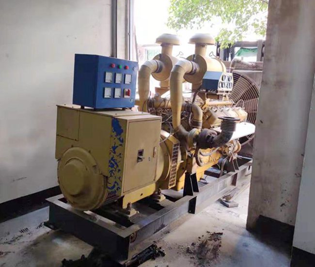 國產(chǎn)上柴二手發(fā)電機(jī)回收現(xiàn)場
