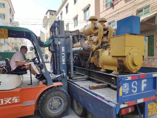 300kw上柴發(fā)電機(jī)回收現(xiàn)場(chǎng)